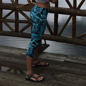 CHAMPION CROPPED WORKOUT LEGGINGS 🌊